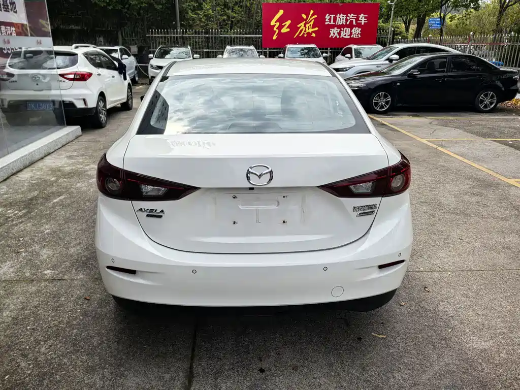 Mazda 3 Axela 2018 — фото 12
