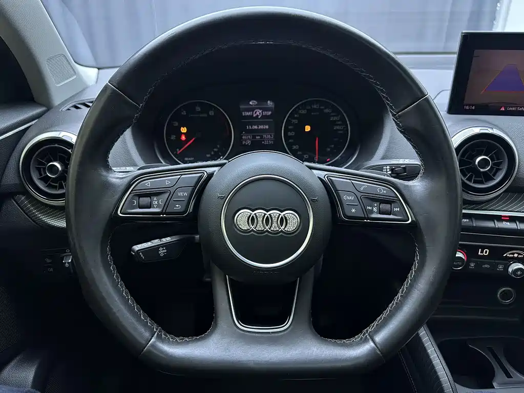 Audi Q2L 2022 — фото 12