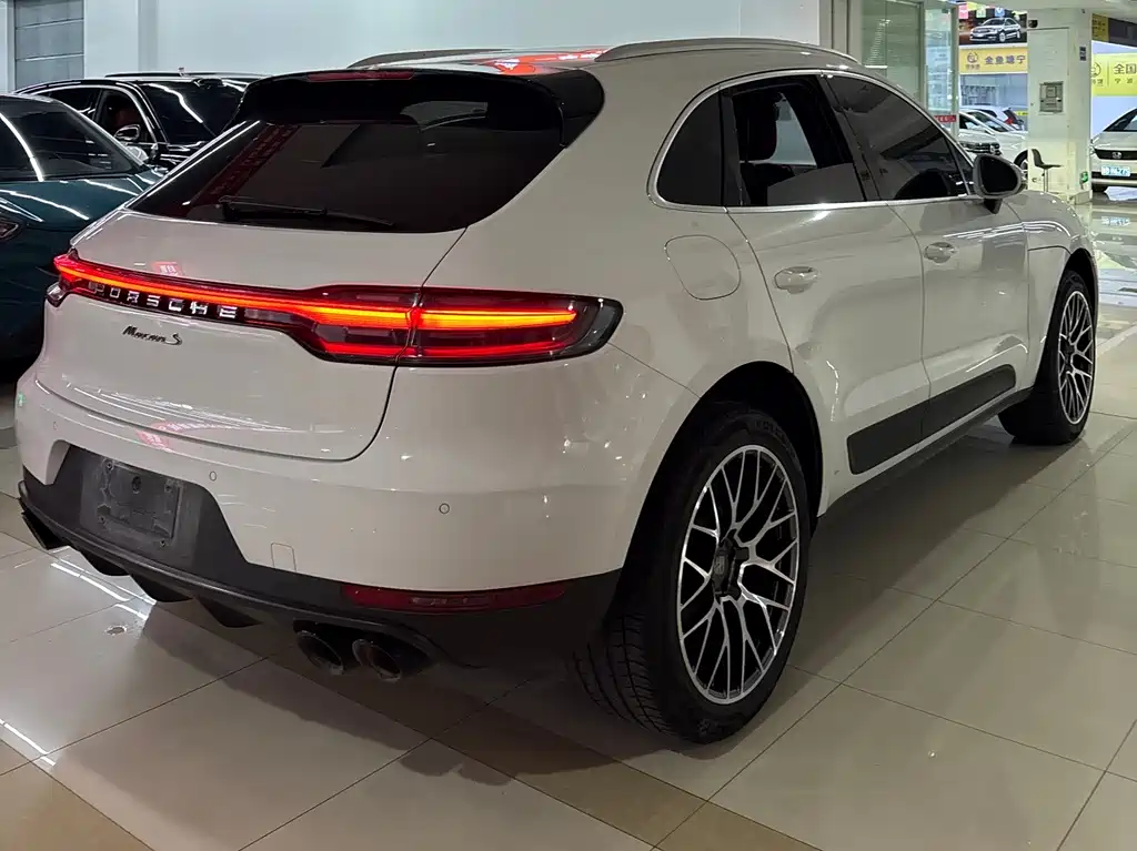 Porsche Macan 2019 — фото 11