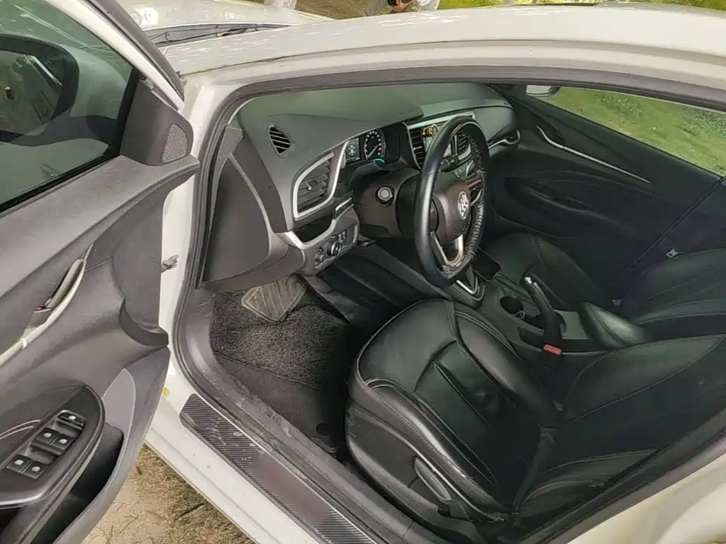 Buick Excelle 2015 — фото 16