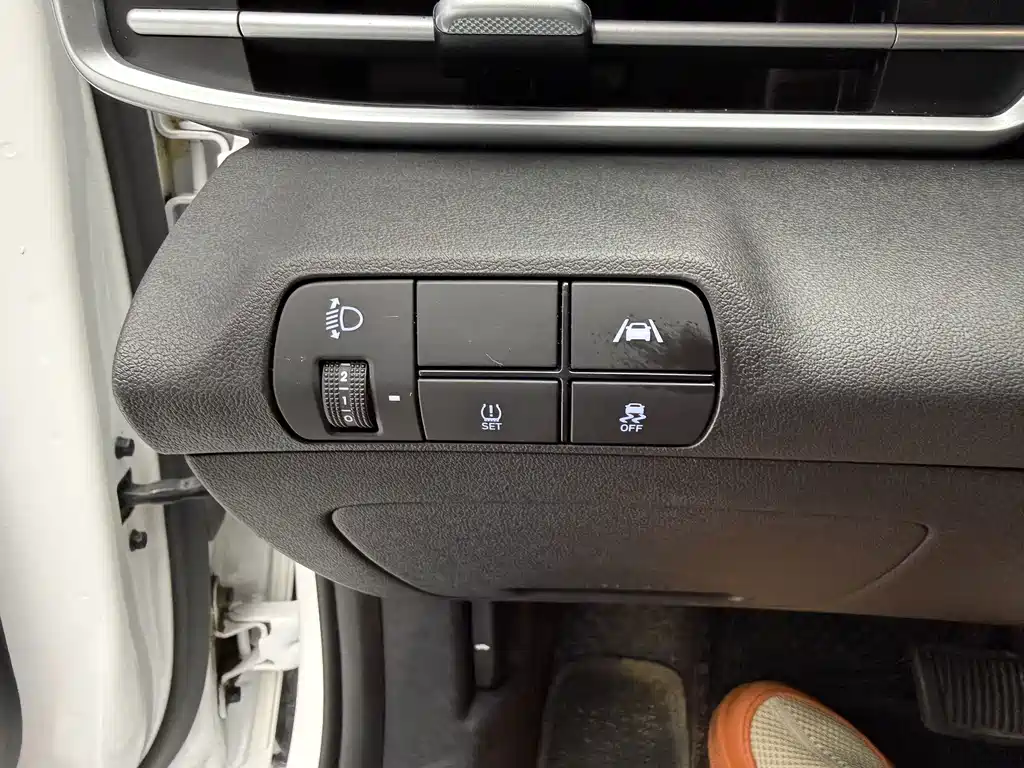 Hyundai Elantra 2022 — фото 9