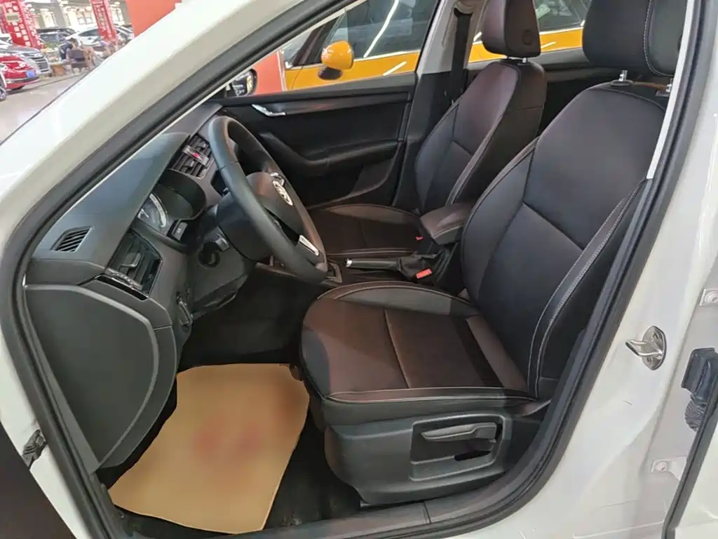 Skoda Octavia 2021 — фото 15
