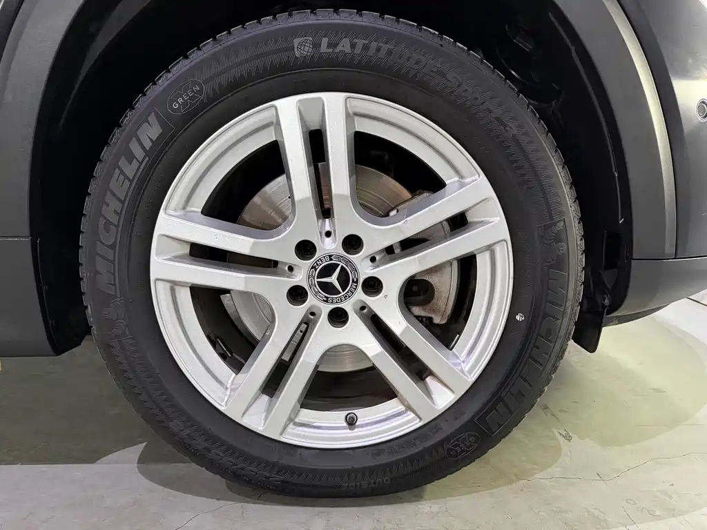 Mercedes-Benz GLB 2023
