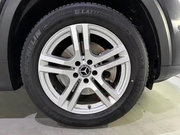 Mercedes-Benz GLB 2023