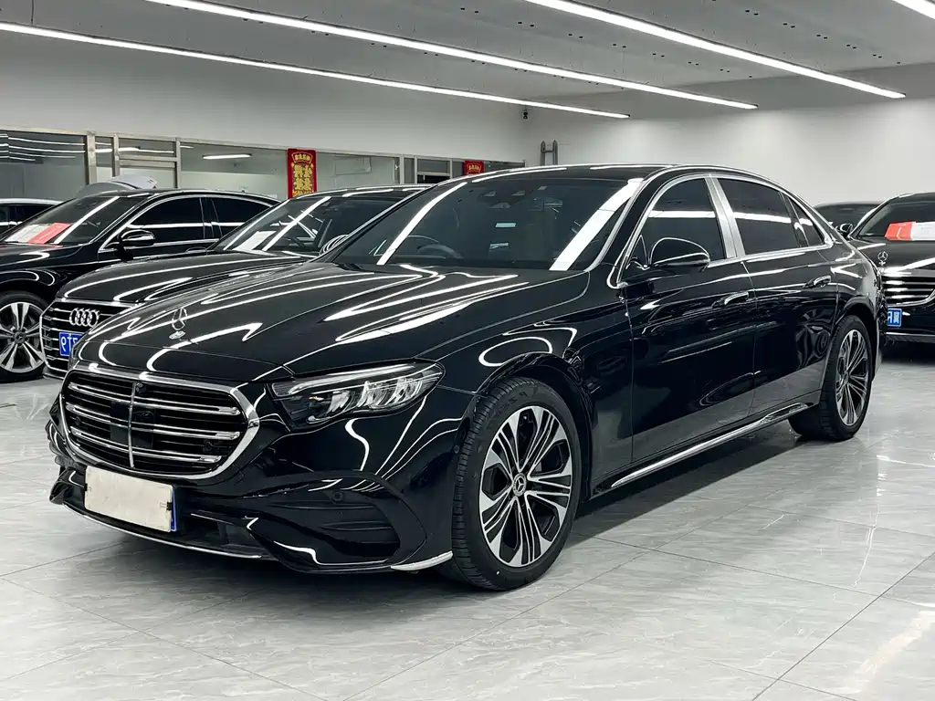Mercedes-Benz E-Class 2025 — фото 1