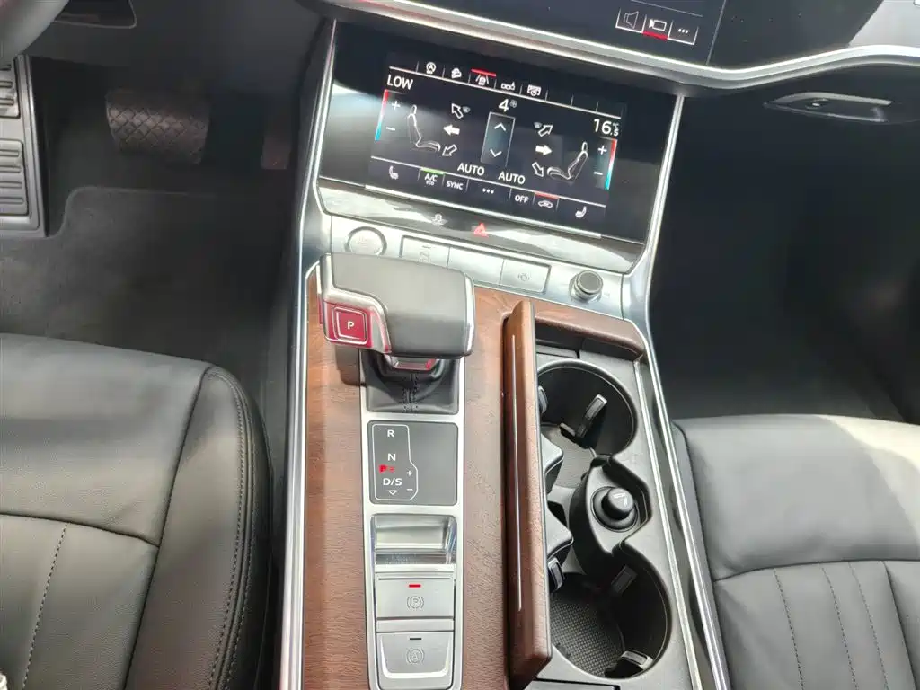Audi A6 2021 — фото 16