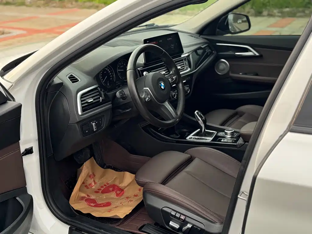 BMW 1 Series 2021 — фото 12