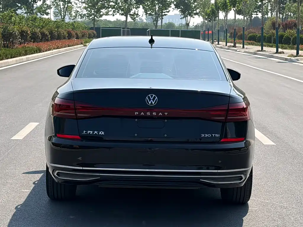Volkswagen Passat 2022 — фото 15