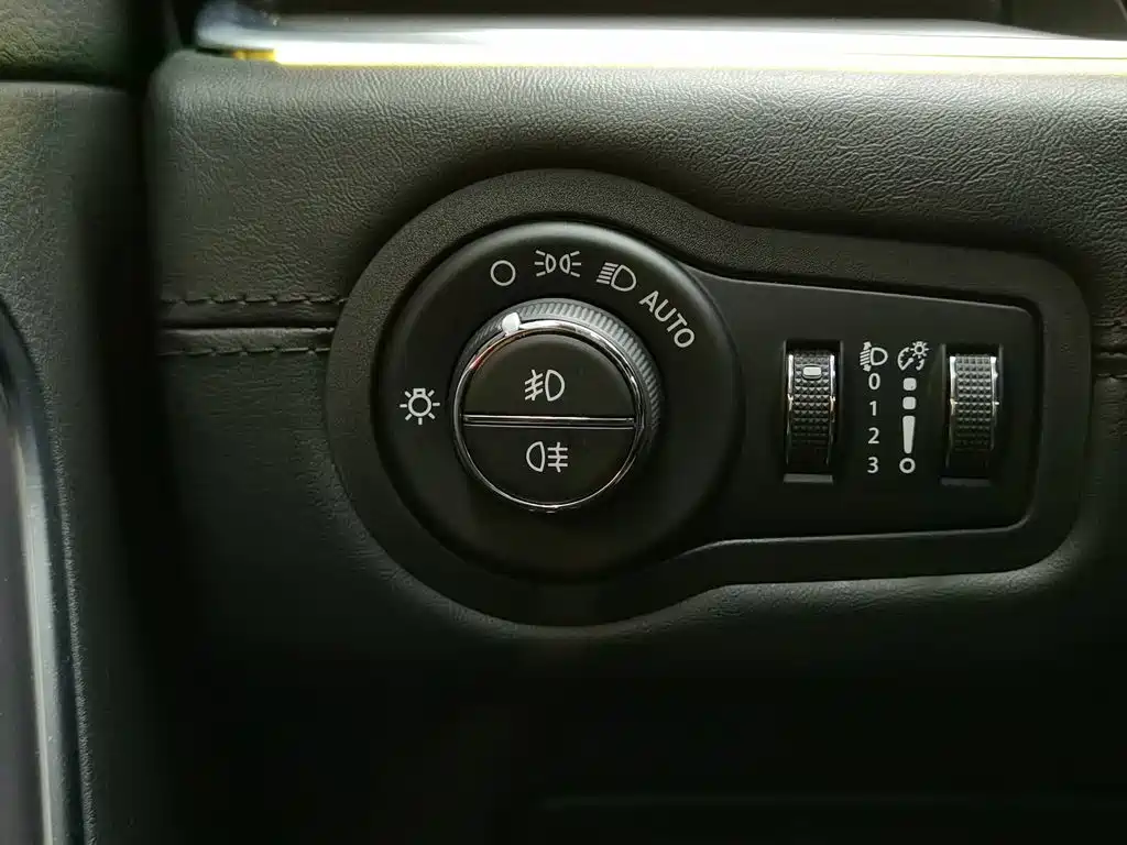 Jeep Grand Commander 2021 — фото 21