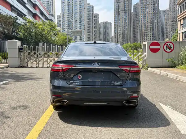 Ford Taurus 2019