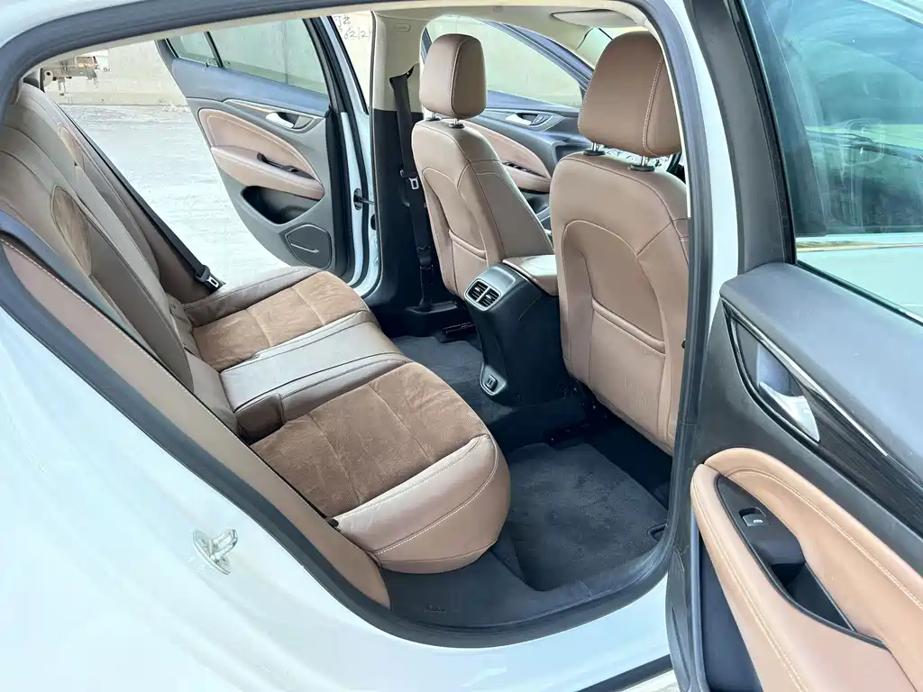 Buick Regal 2018 — фото 16
