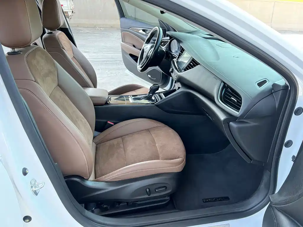 Buick Regal 2018 — фото 15