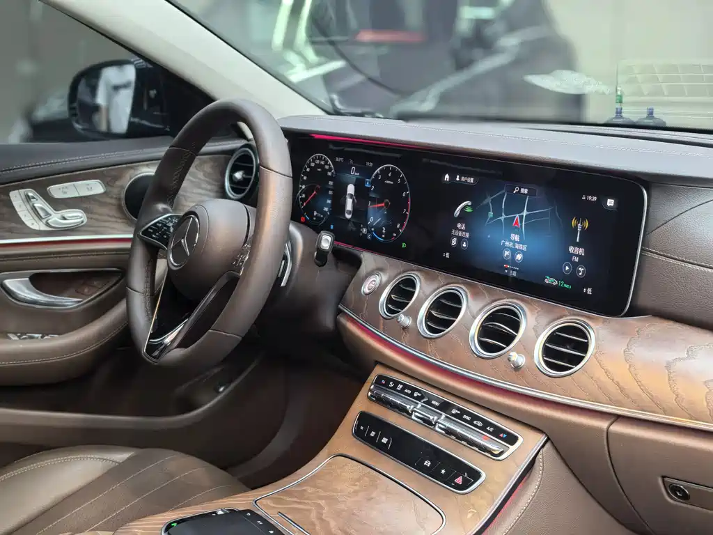 Mercedes-Benz E-Class 2021 — фото 24