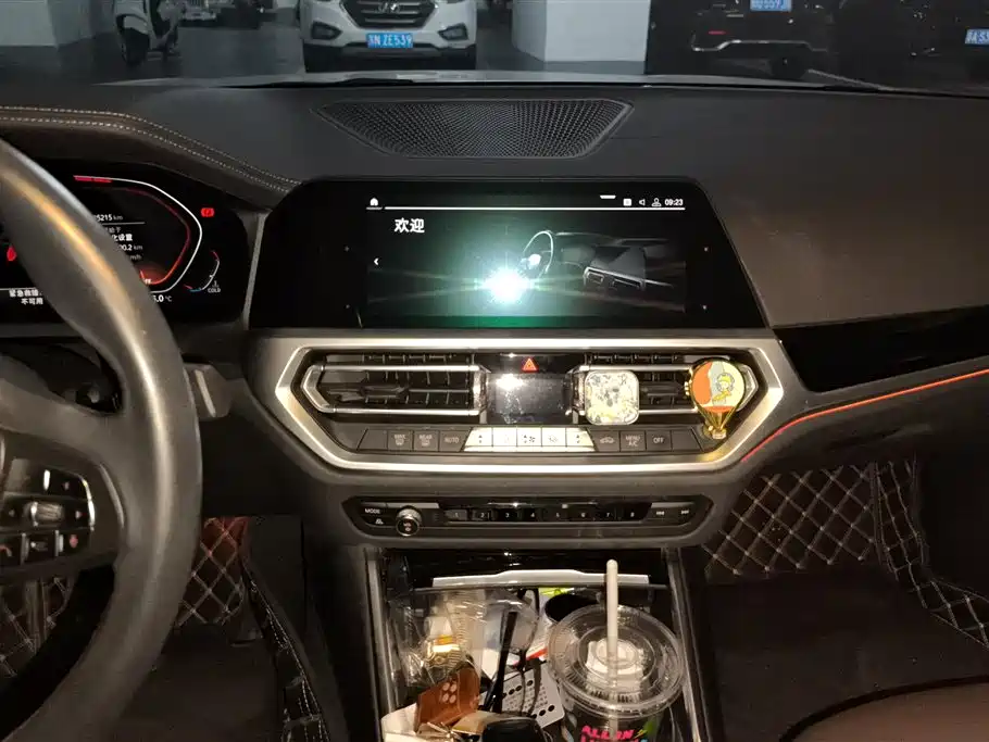 BMW 3 Series 2019 — фото 13