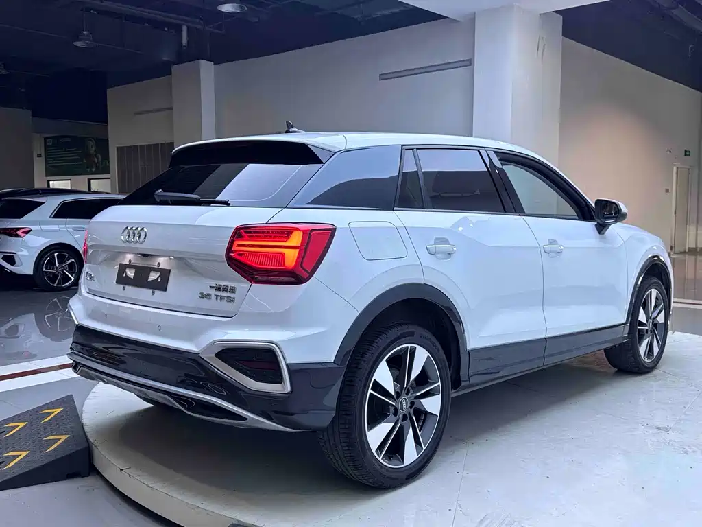 Audi Q2L 2021 — фото 6