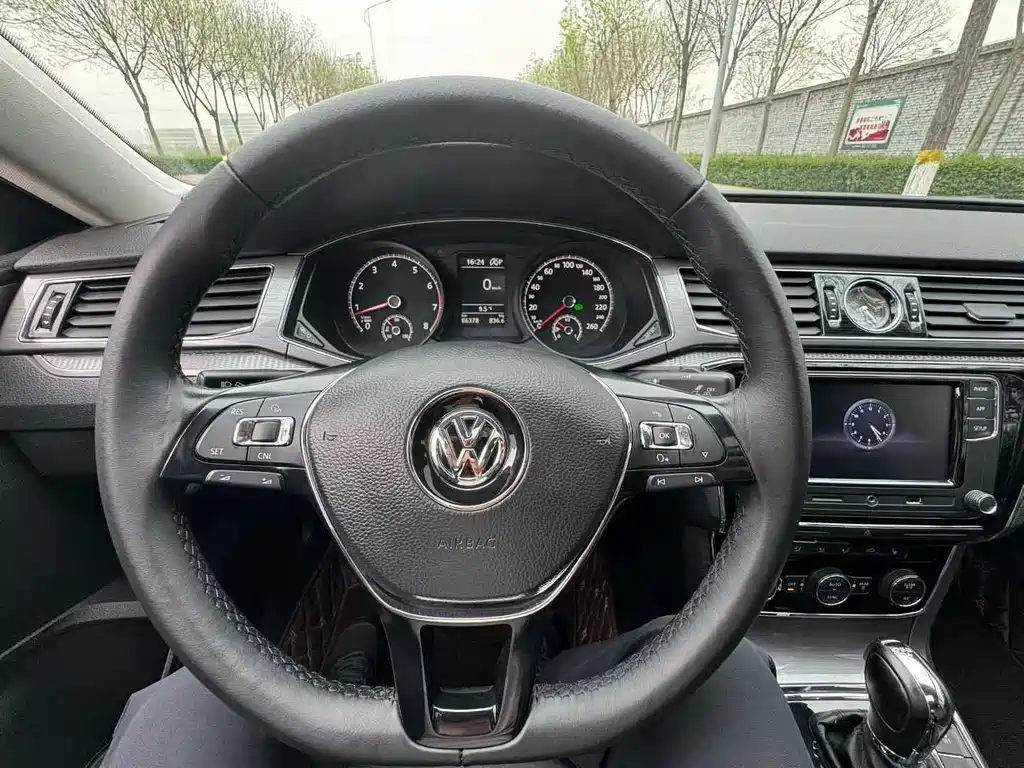 Volkswagen Passat 2018 — фото 7