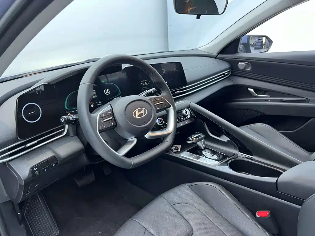 Hyundai Elantra 2023