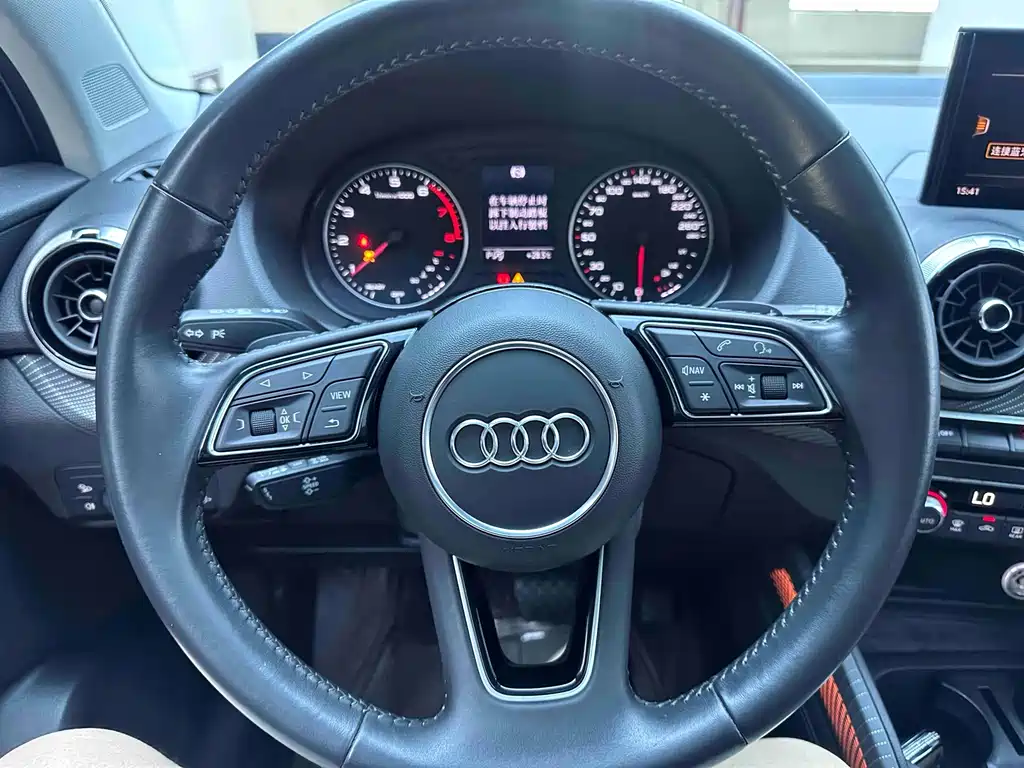 Audi Q2L 2021 — фото 12
