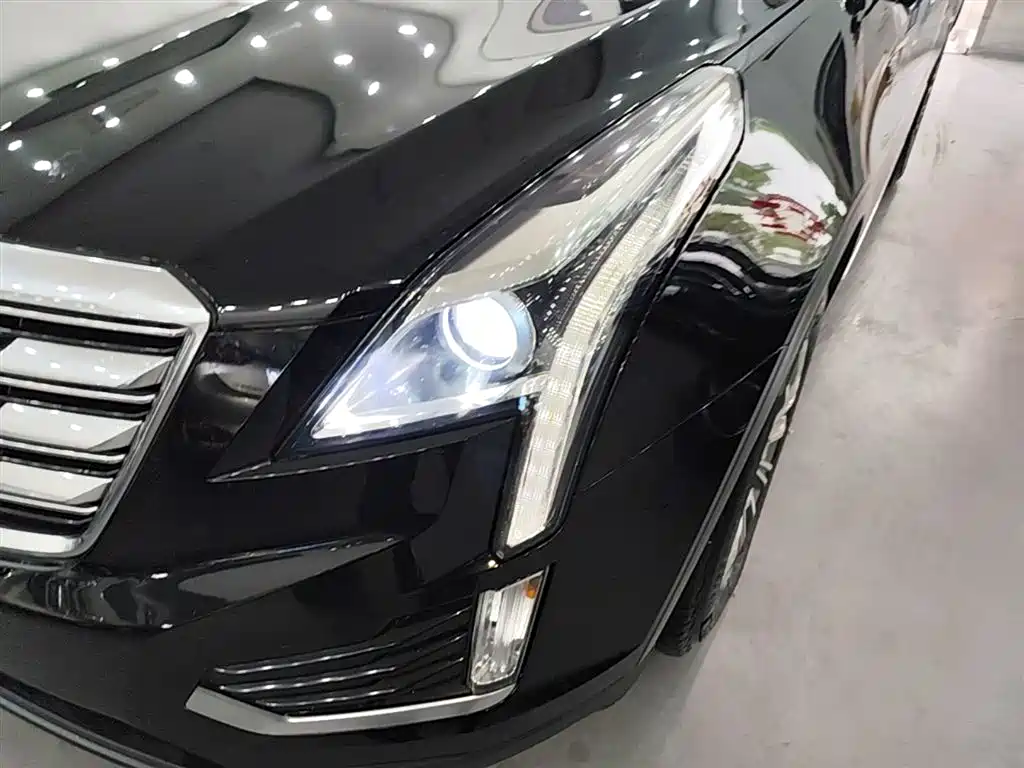 Cadillac XT5 2017 — фото 24