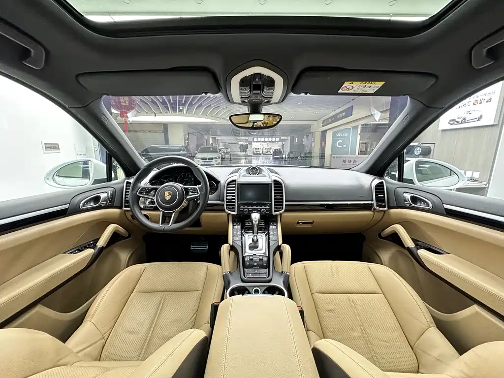 Porsche Cayenne 2016 — фото 12