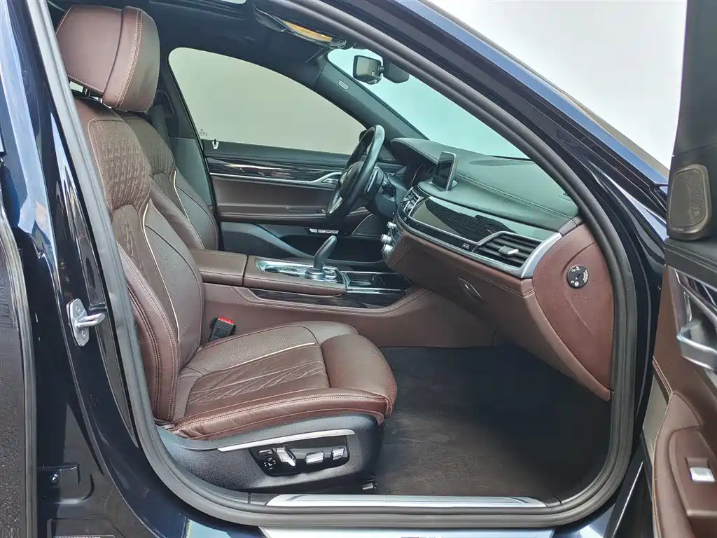 BMW 7 Series 2016 — фото 12