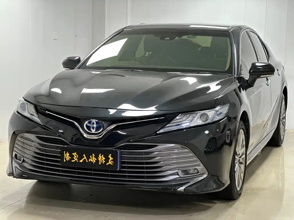 Toyota Camry 2018 — фото 1