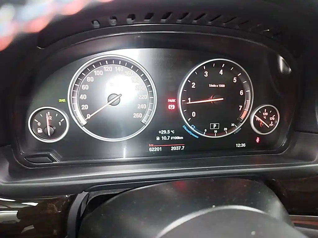 BMW 5 Series 2015 — фото 12
