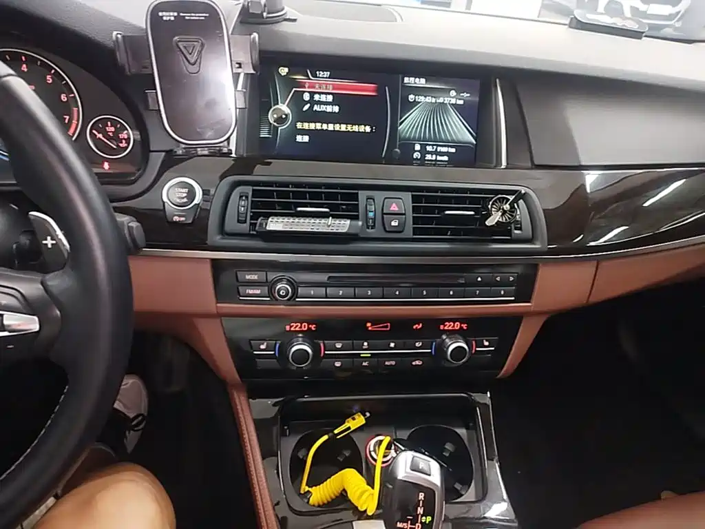 BMW 5 Series 2015 — фото 13