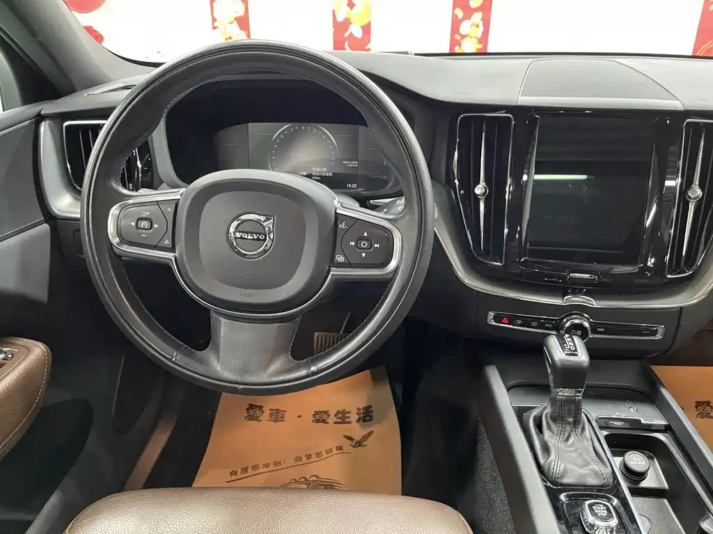 Volvo XC60 2020 — фото 10