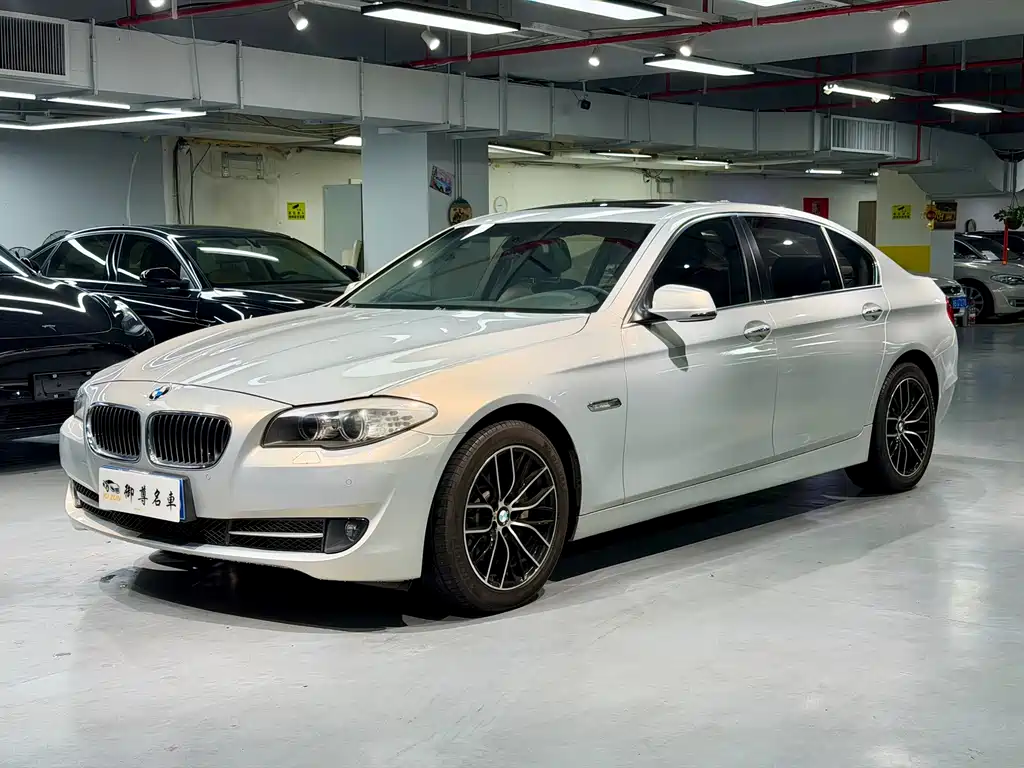 BMW 5 Series 2010 — фото 1