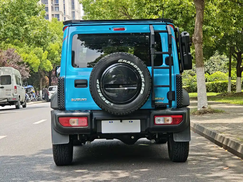 Suzuki Jimny 2024 — фото 12