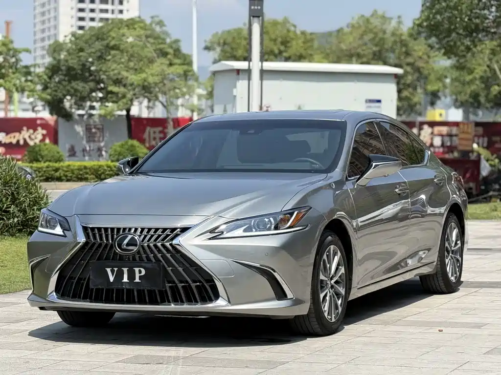 Lexus ES 2024 — фото 1