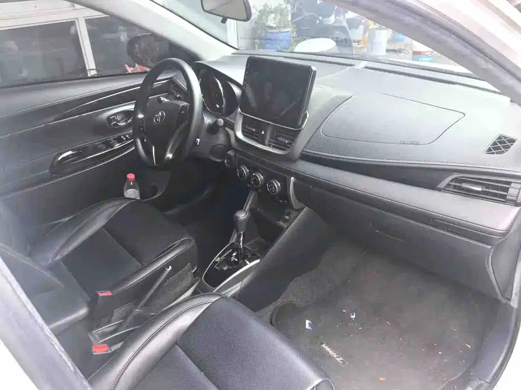 Toyota Yaris L 2022