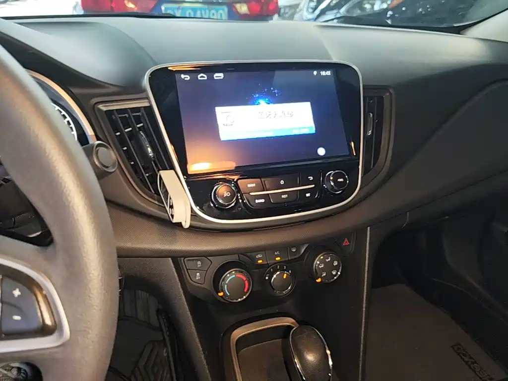 Chevrolet Cavalier 2017 — фото 13