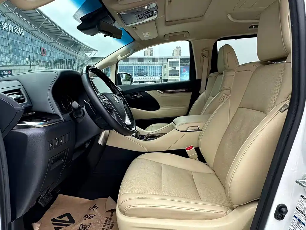 Toyota Alphard 2022 — фото 10