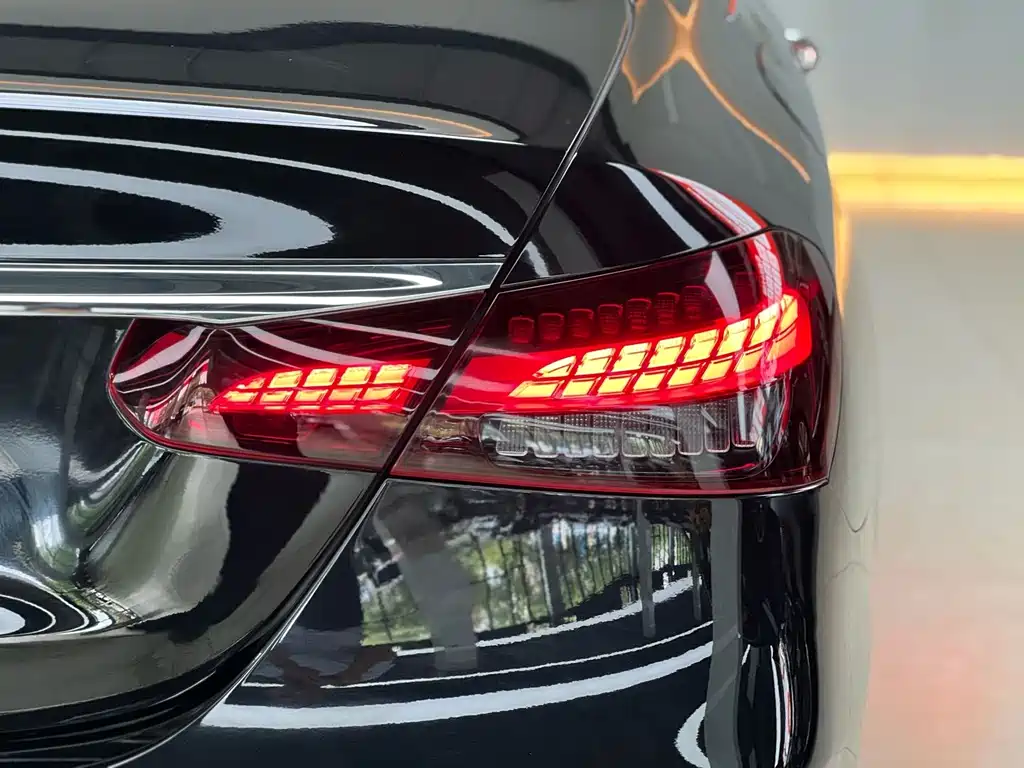 Mercedes-Benz E-Class 2020 — фото 18