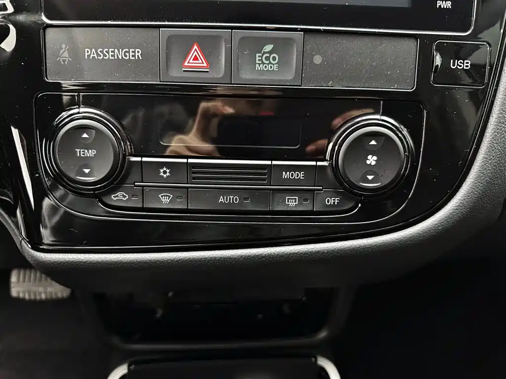Mitsubishi Outlander 2022 — фото 15