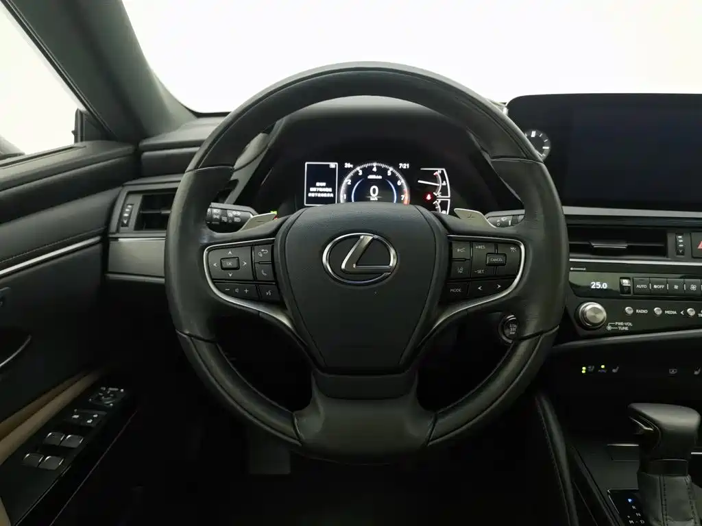 Lexus ES 2023 — фото 11