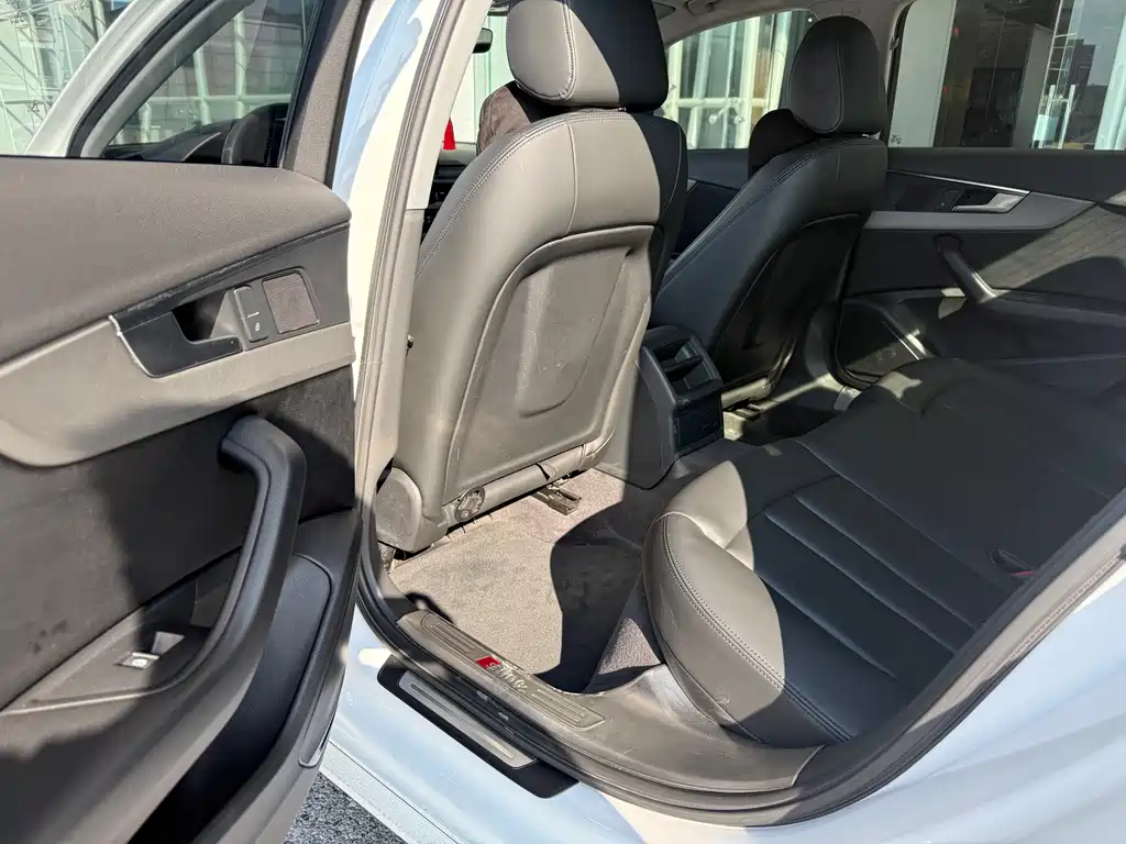 Audi A4L 2018