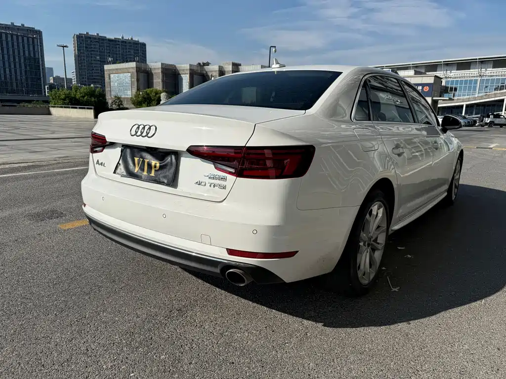 Audi A4L 2018 — фото 9