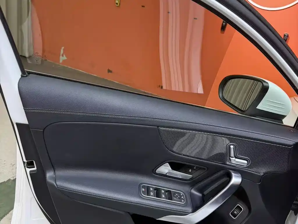 Mercedes-Benz A-Class 2019 — фото 10