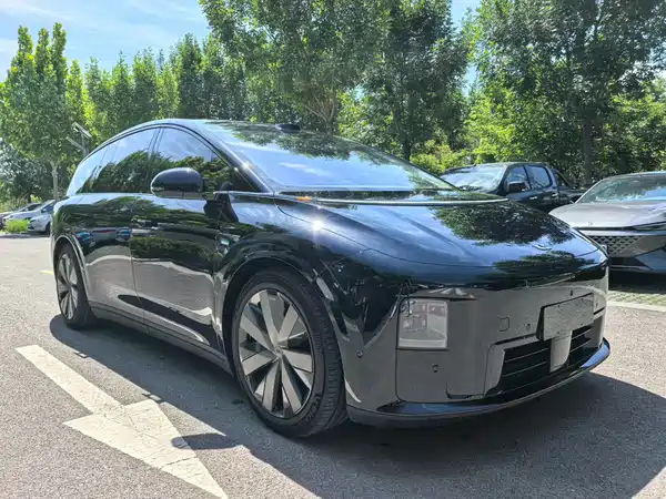 Li Auto i8 2025