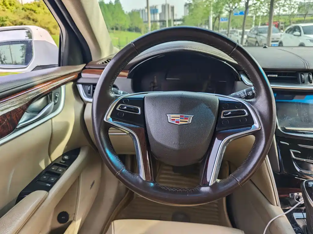 Cadillac XTS 2016 — фото 13