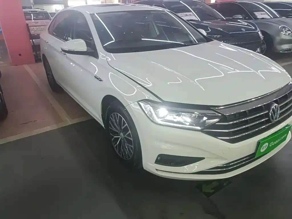 Volkswagen Sagitar 2021