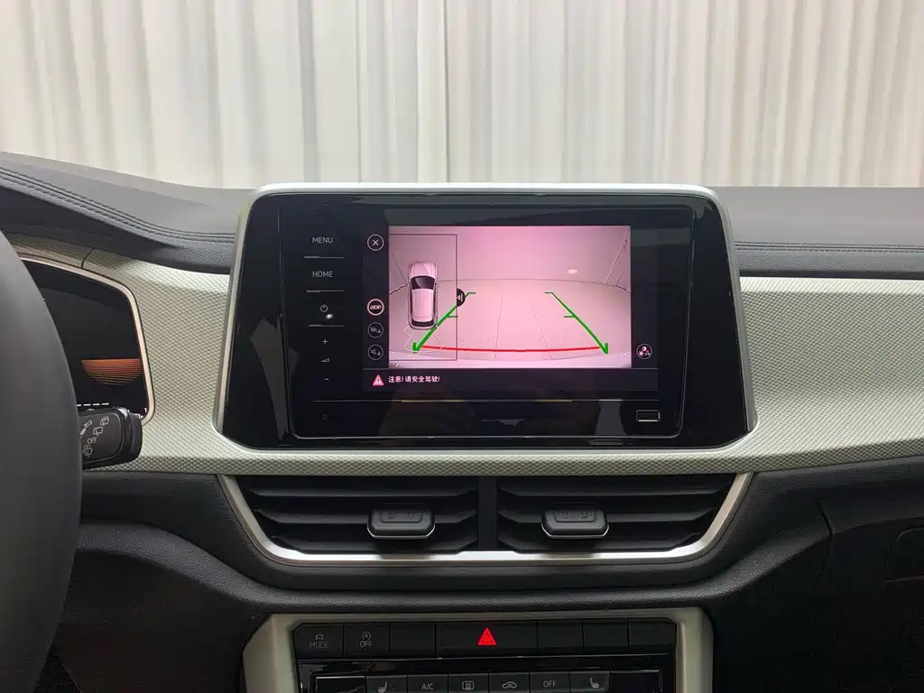 Volkswagen T-Roc 2023 — фото 18