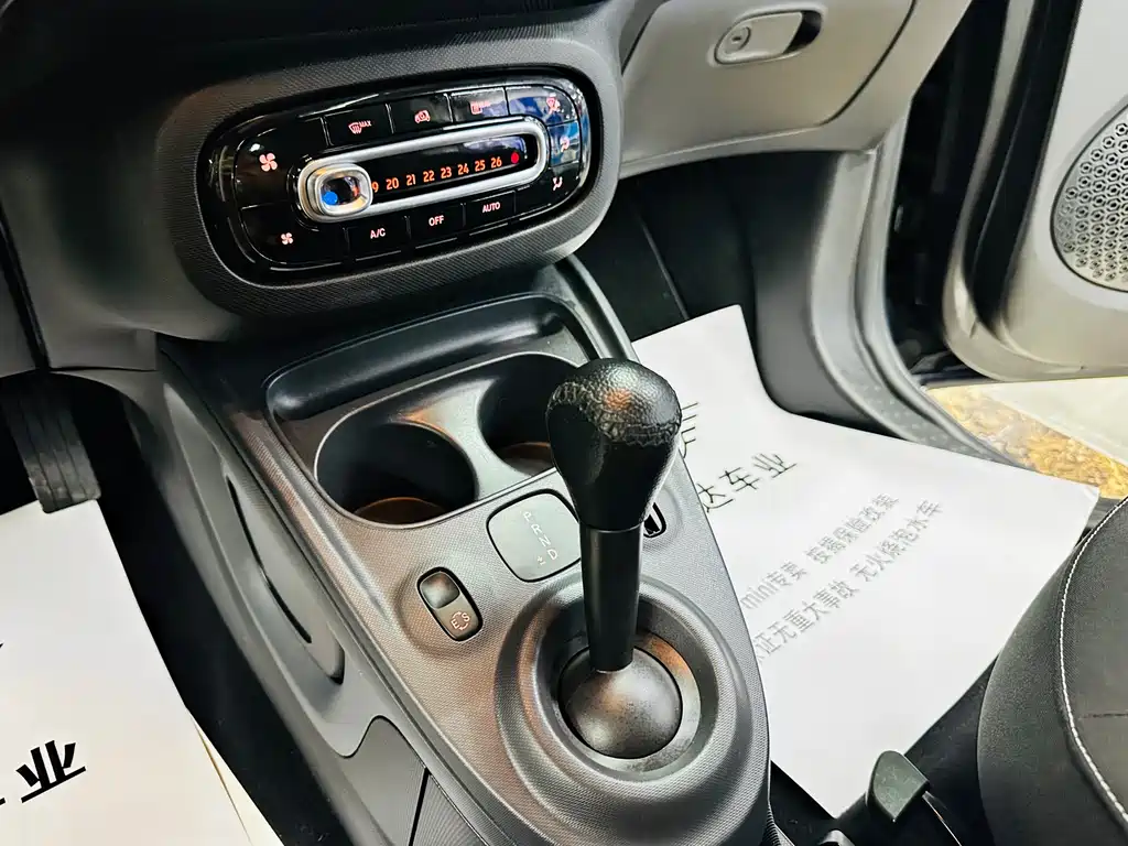 smart Fortwo 2018 — фото 39