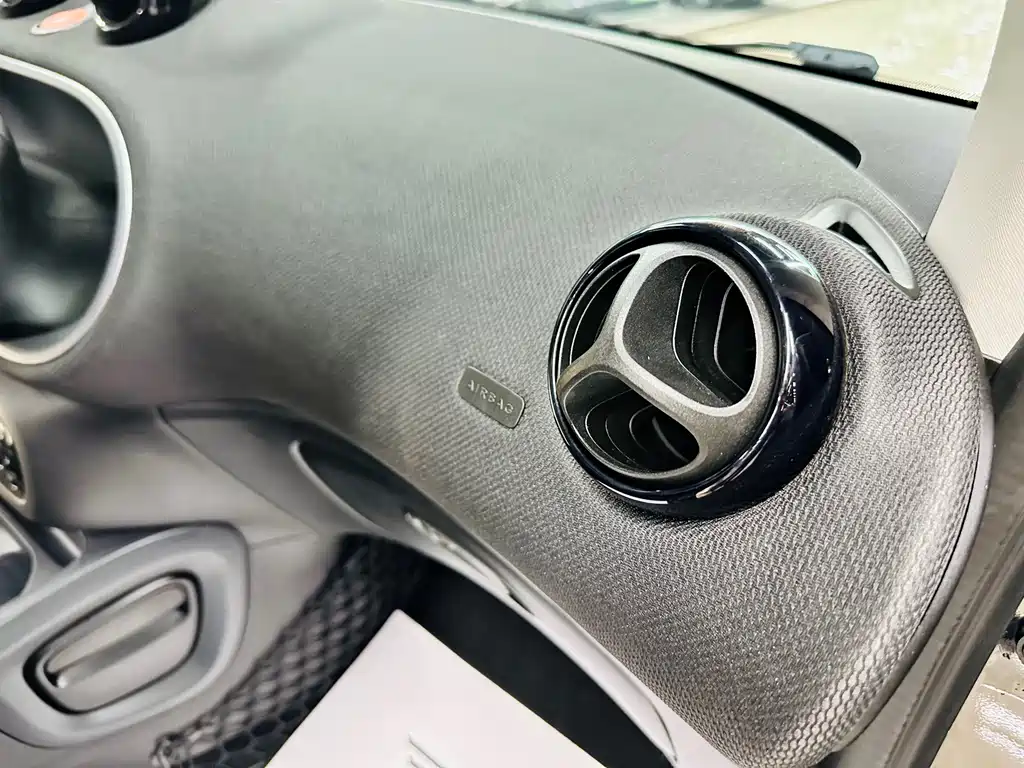 smart Fortwo 2018 — фото 27