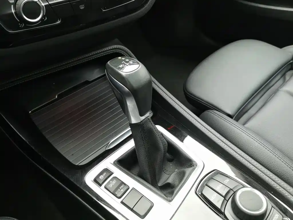 BMW 1 Series 2018 — фото 13