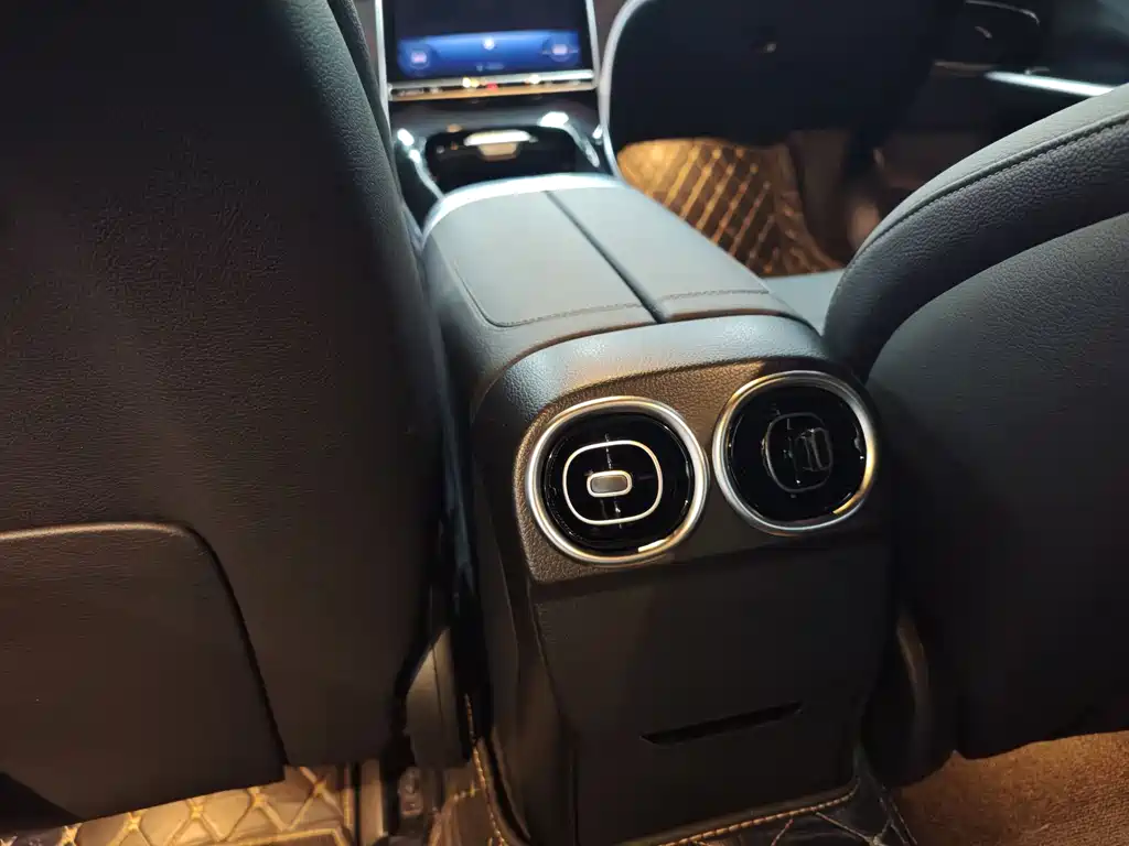 Mercedes-Benz C-Class 2023 — фото 11