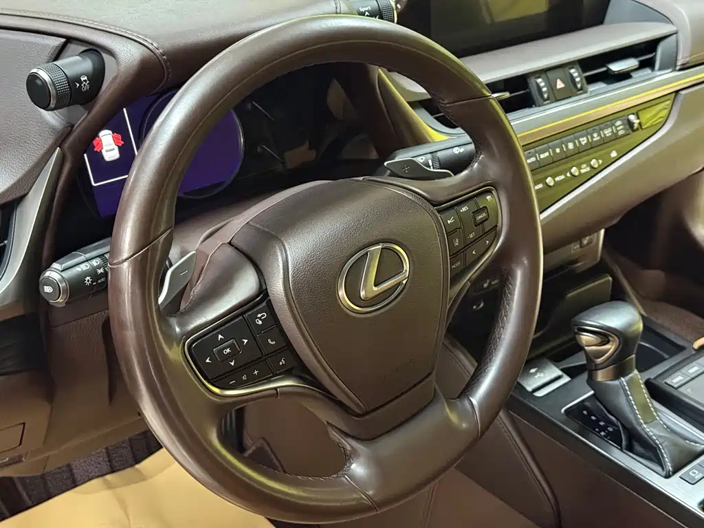 Lexus ES 2021 — фото 13